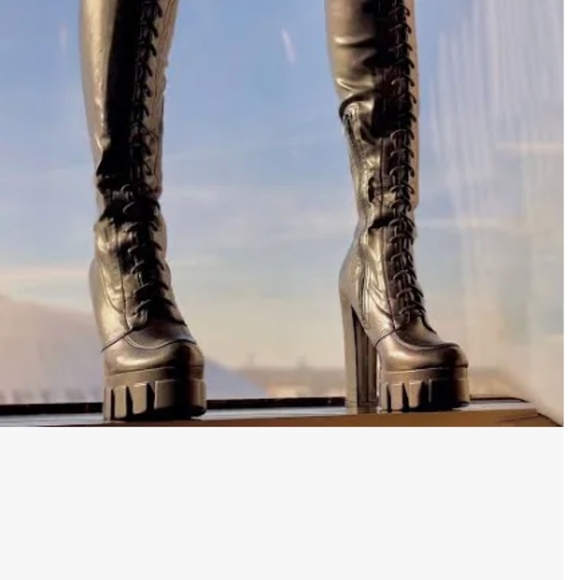 Thigh high platform boots ,lace up front, chunky lug soul Nwot - Picture 4 of 8